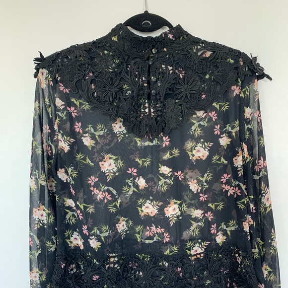 Stunning flowy black lace blouse - Picture 3 of 3